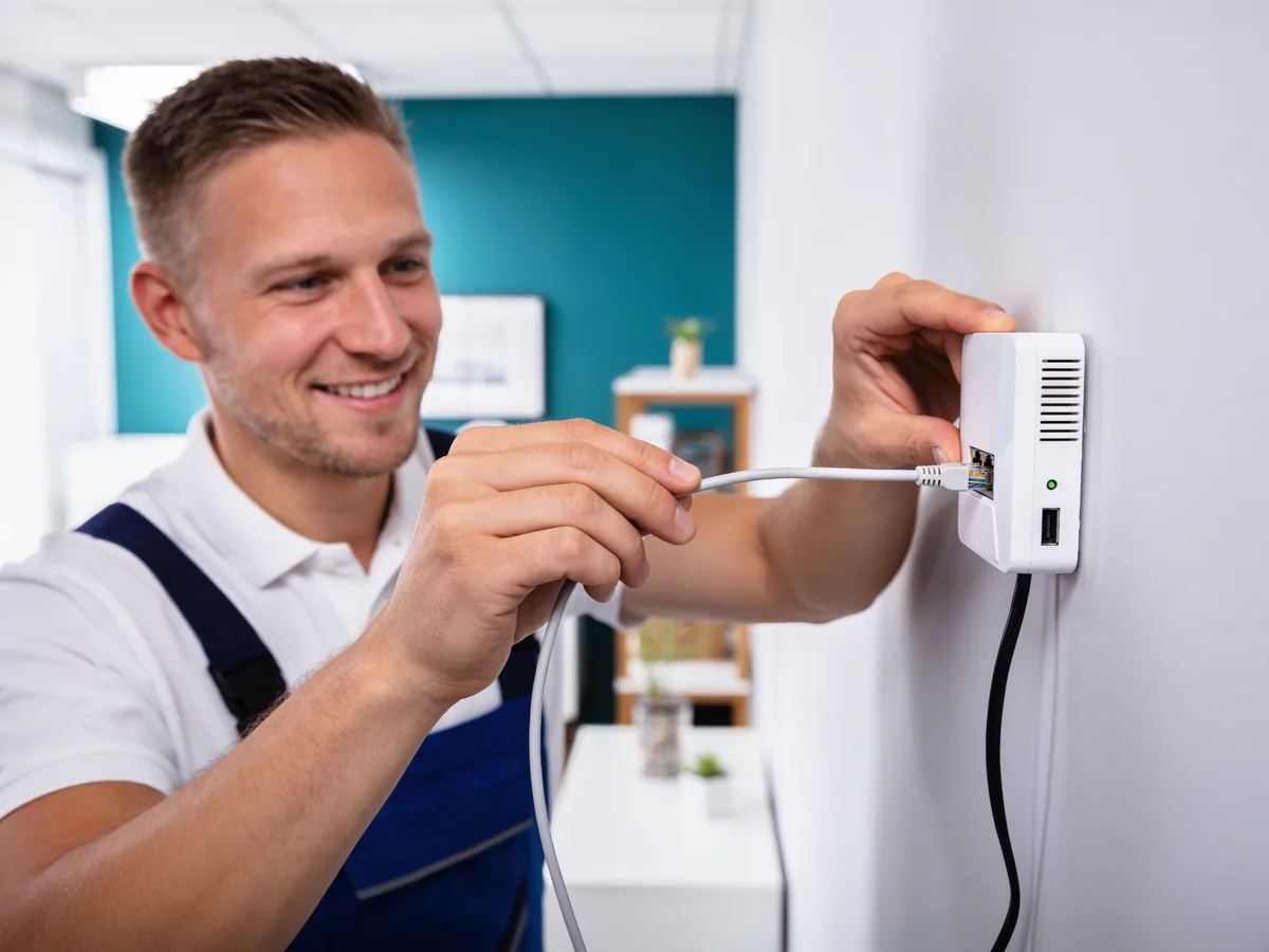 Technik AIRNET plus inštaluje pripojenie